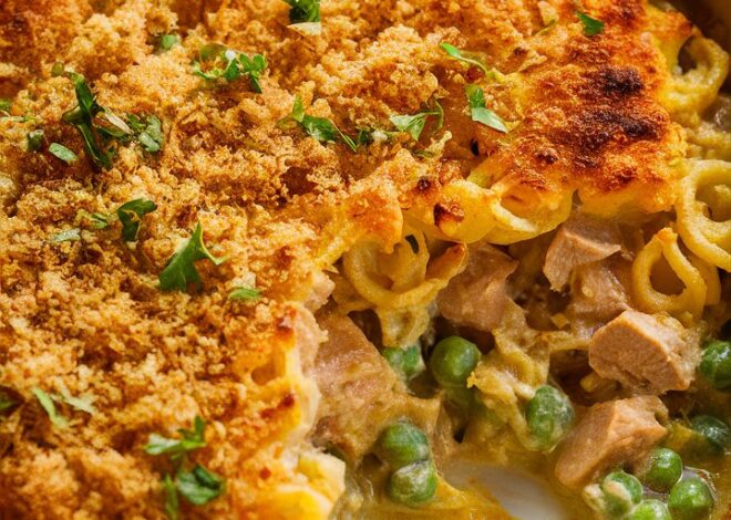 Easy Tuna Noodle Casserole with Cream Cheese – A Comforting Classic Reinvented 2025