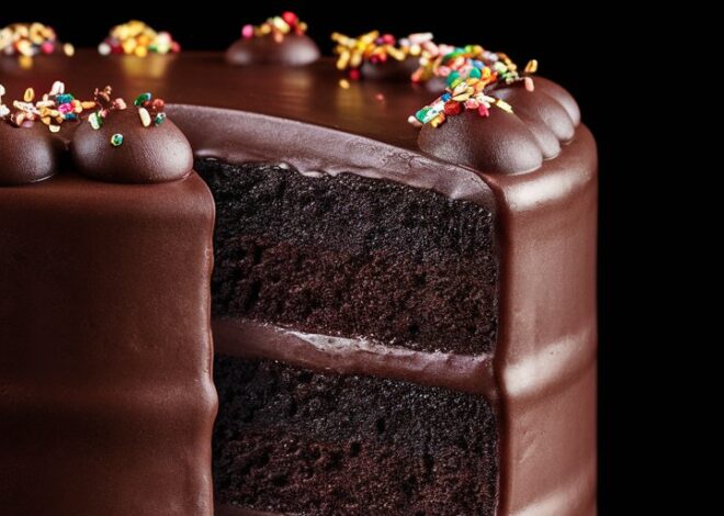 Delicious Chocolate Cake Recipe with Creamy Chocolate Ganache Frosting 2025