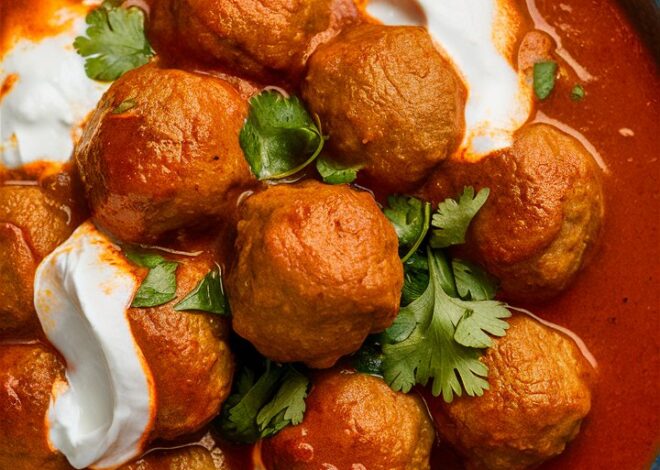 Juicy Spiced Beef Meatballs in Velvety Tomato Sauce – A Family Favorite 2025